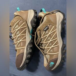 NorthFace hiking shoe. Size 7. Brown w blue accents. Never been worn!